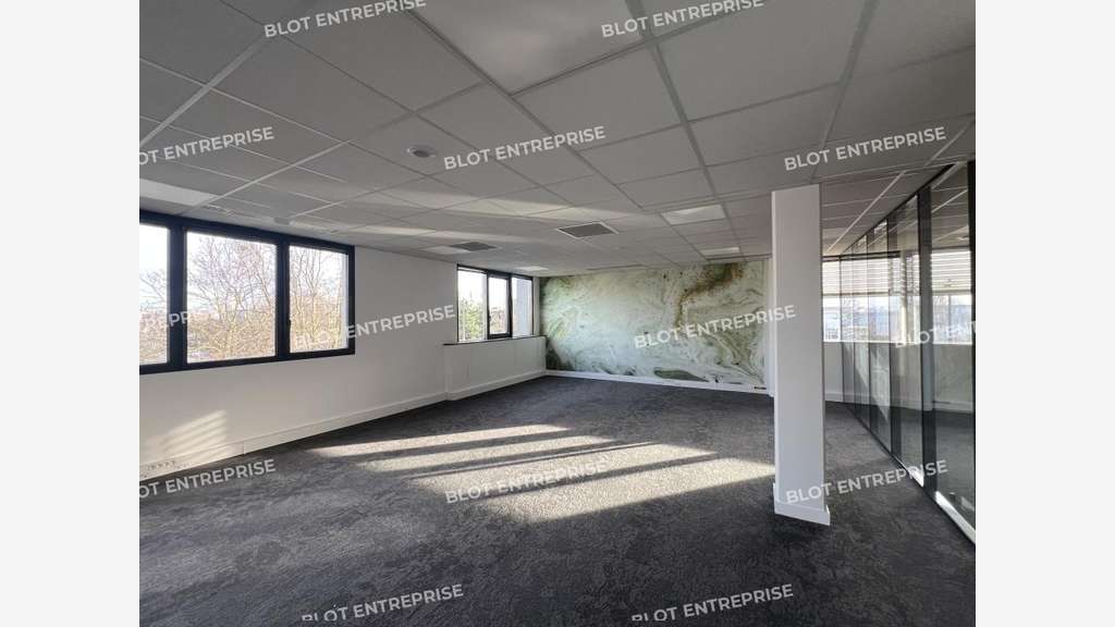 A LOUER - BUREAUX - RENNES - 676 m²