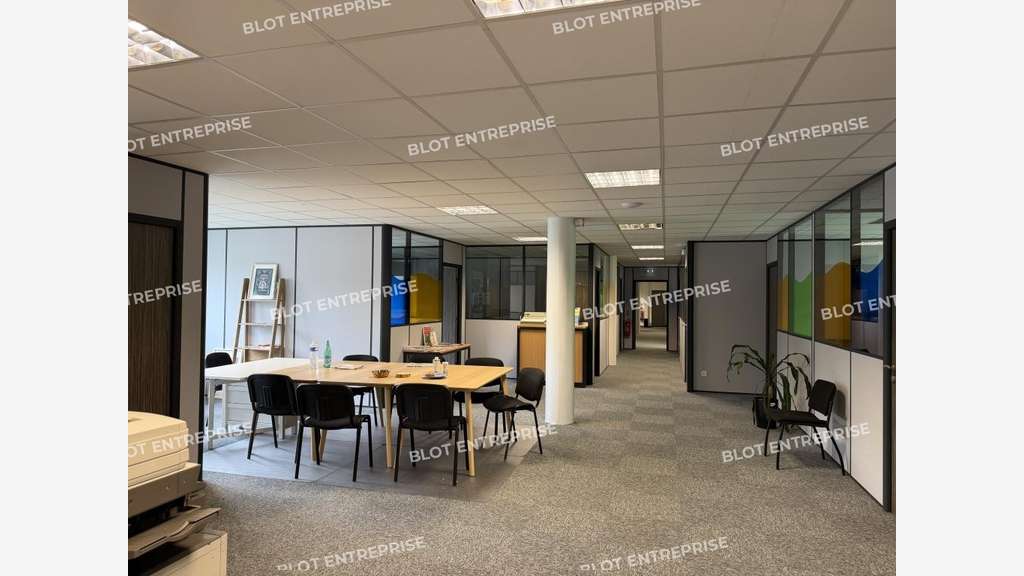 A LOUER BUREAUX 404 m² RENNES FREVILLE