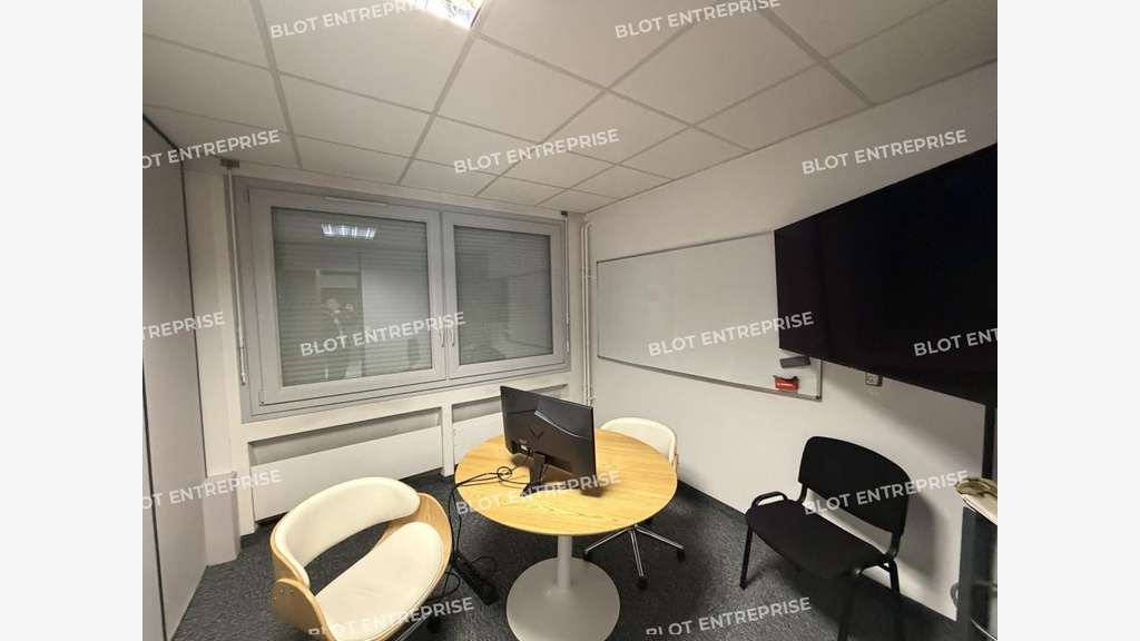 A LOUER BUREAUX 404 m² RENNES FREVILLE