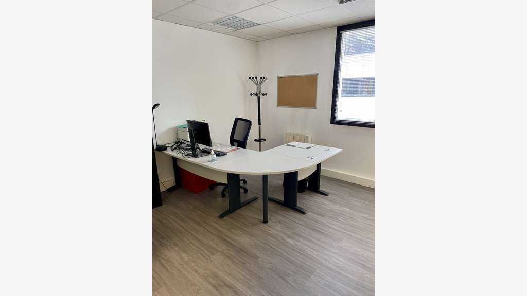 Bureaux 228m² R+1 à louer à Rennes