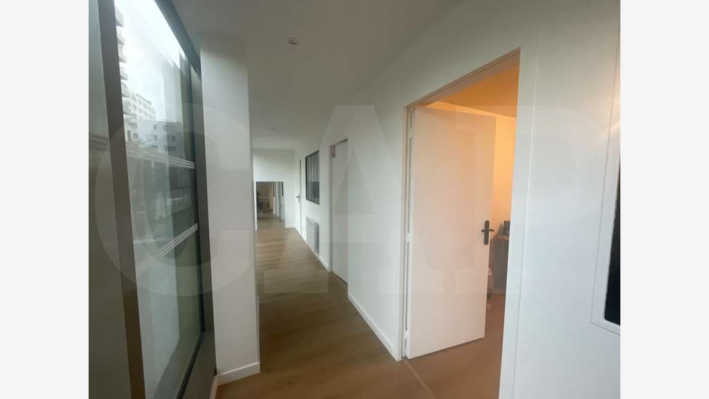 A Louer bureaux de 150m² à Baud Chardonnet