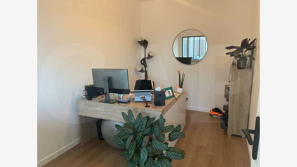 A Louer bureaux de 150m² à Baud Chardonnet