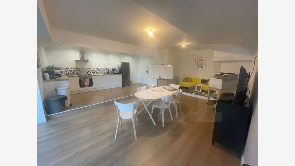 A Louer bureaux de 150m² à Baud Chardonnet