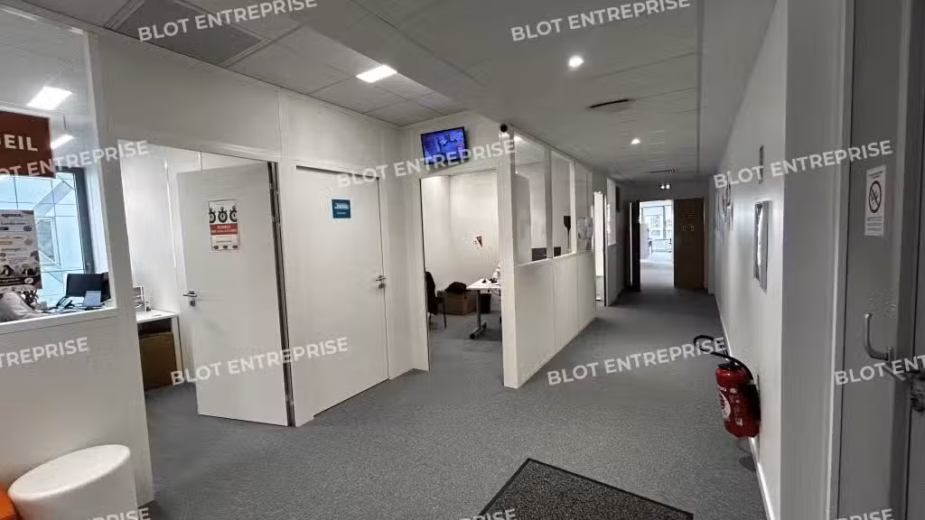 A louer bureaux de 340m² en R+2 à Rennes gare