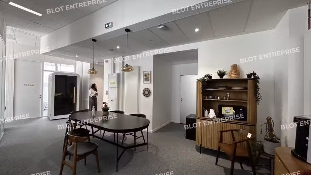A louer bureaux 243m² PMR à Rennes gare TGV