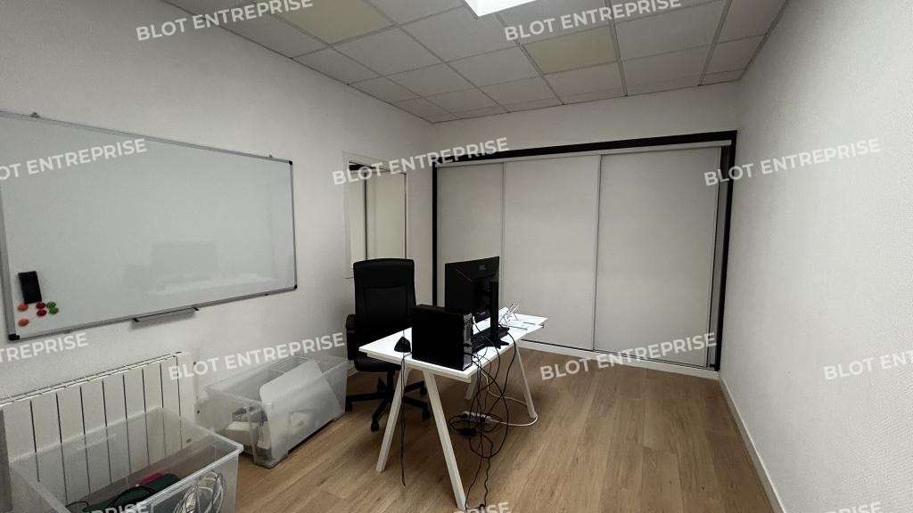 A louer bureaux rénovés 350m² accès PMR Rennes