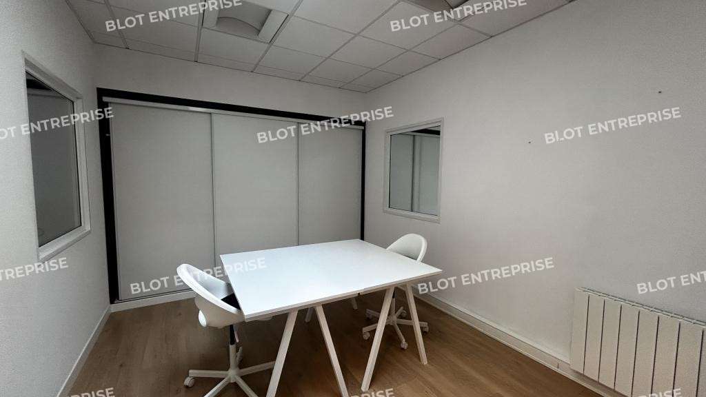 A louer bureaux rénovés 350m² accès PMR Rennes