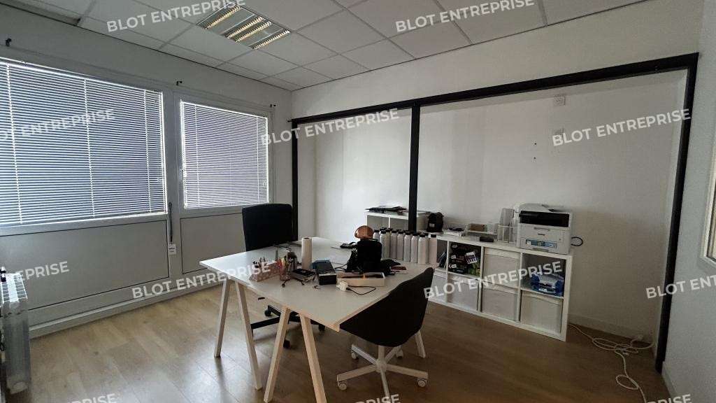 A louer bureaux rénovés 350m² accès PMR Rennes