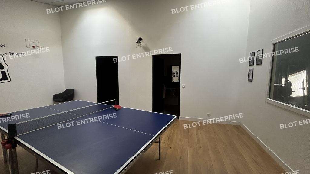 A louer bureaux rénovés 350m² accès PMR Rennes