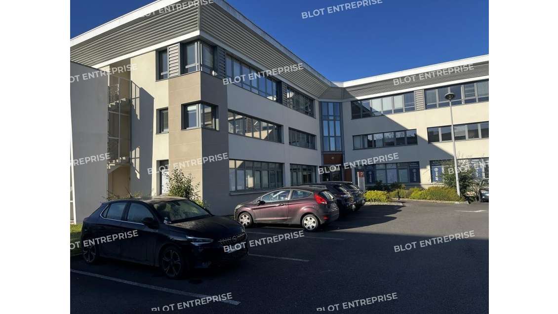 A louer bureau rénové 235m² à Saint-Grégoire