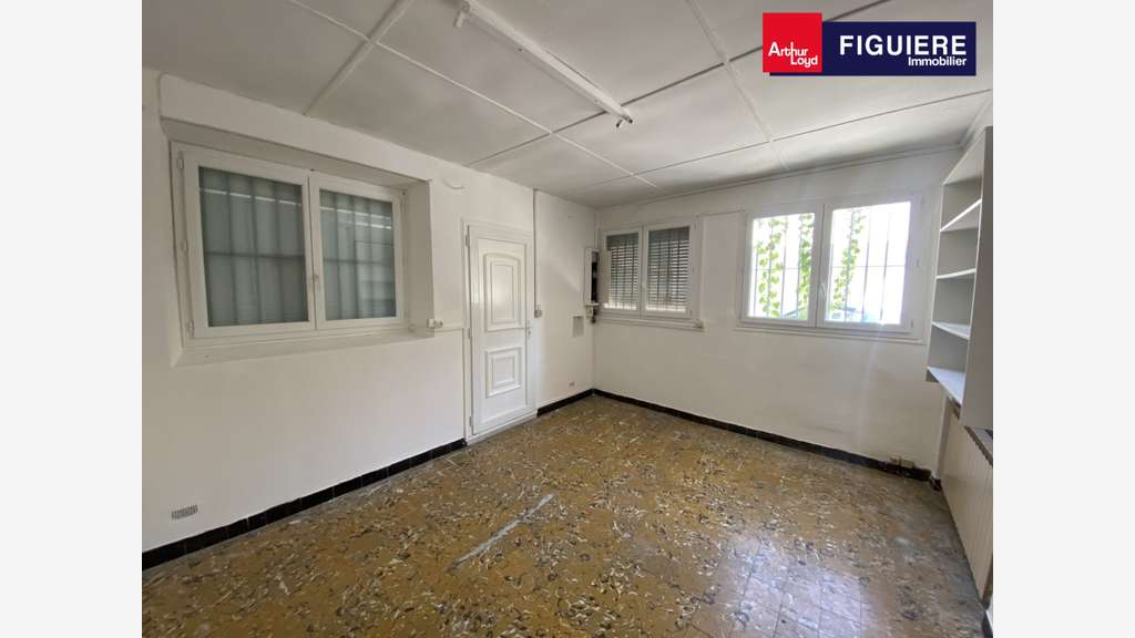 Loue bureaux de 76m² proche gare à Salon de Pce