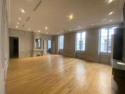 A louer bureaux rénovés et climatisés 176m² Lyon 1