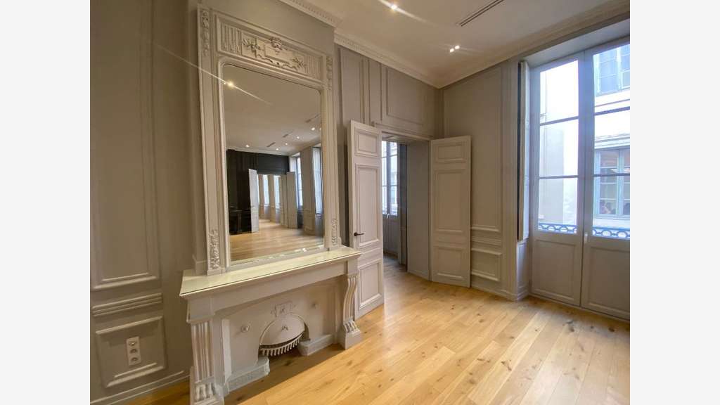 A louer bureaux rénovés et climatisés 176m² Lyon 1