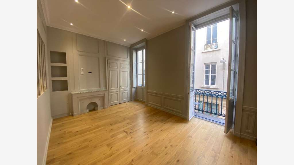 A louer bureaux rénovés et climatisés 176m² Lyon 1