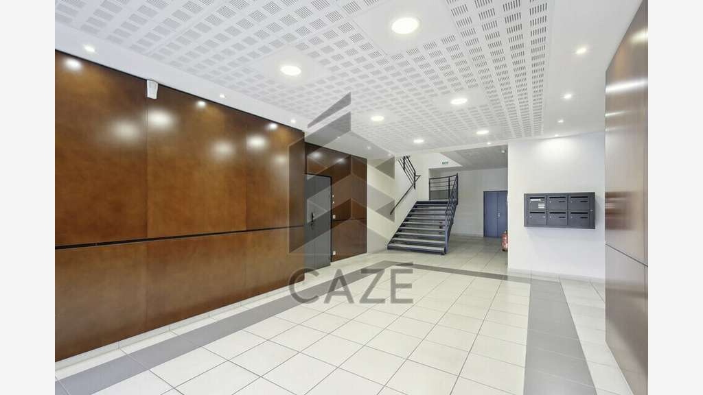 Plateau de bureaux 646m² R+1 à louer à Mérignac