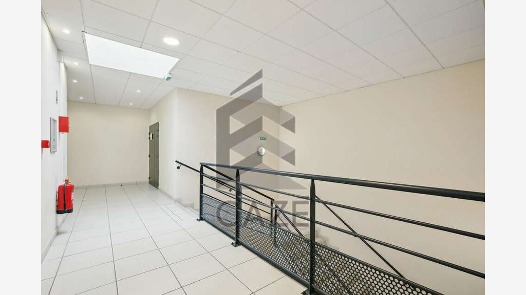 Plateau de bureaux 646m² R+1 à louer à Mérignac
