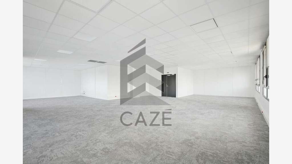 Plateau de bureaux 646m² R+1 à louer à Mérignac