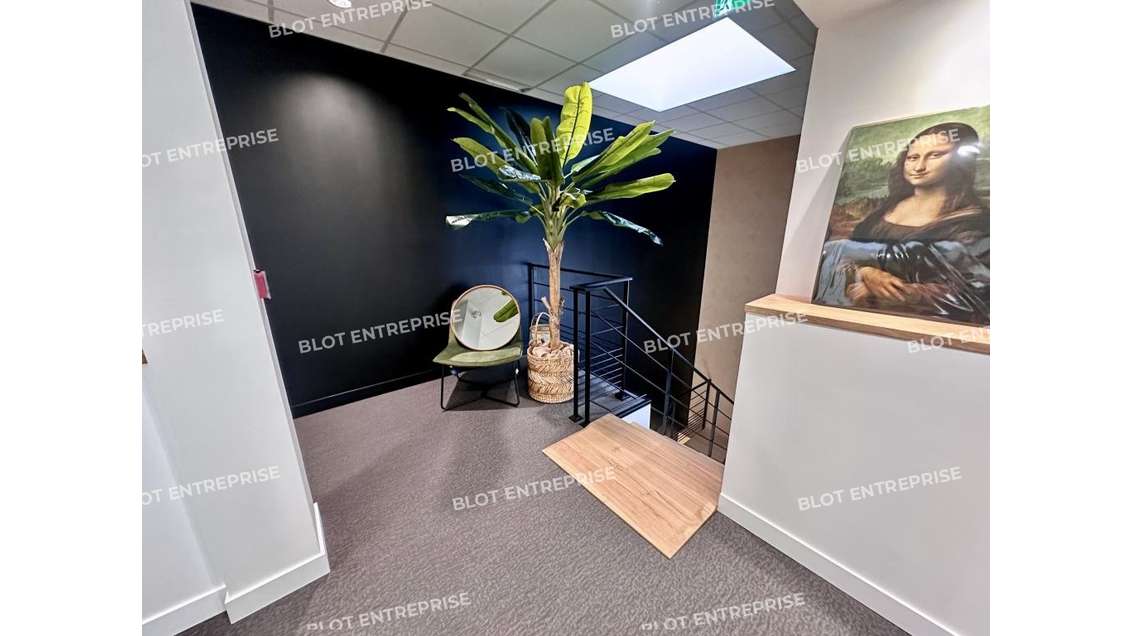 A louer bureaux 135m² ERP belle visibilité à Redon
