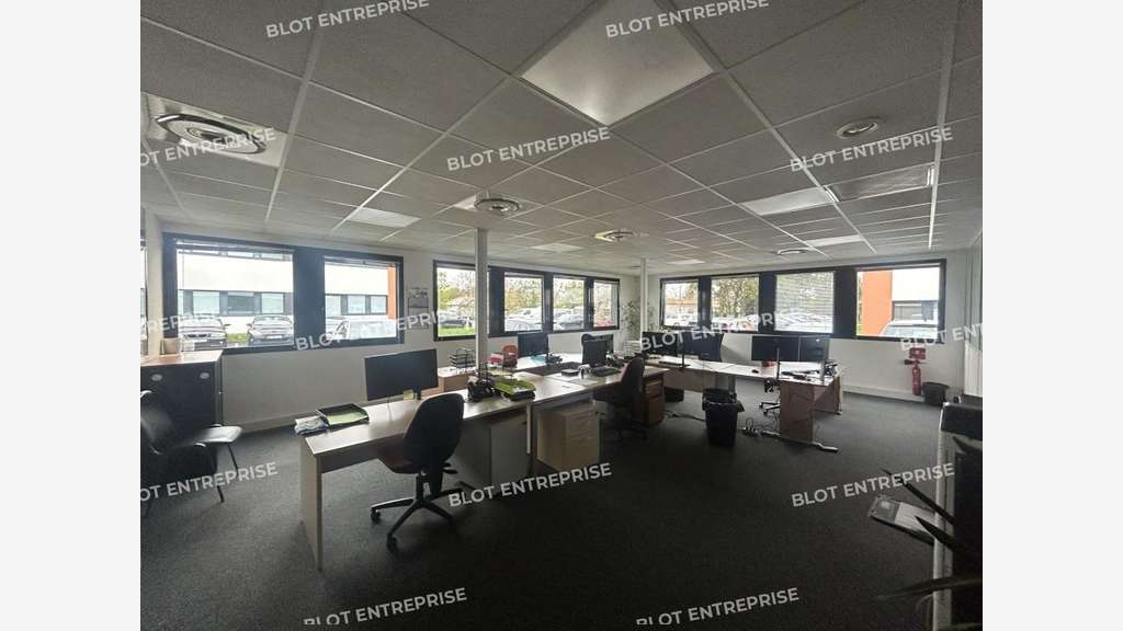 A louer plateau de bureaux 602m² RDC à Rezé