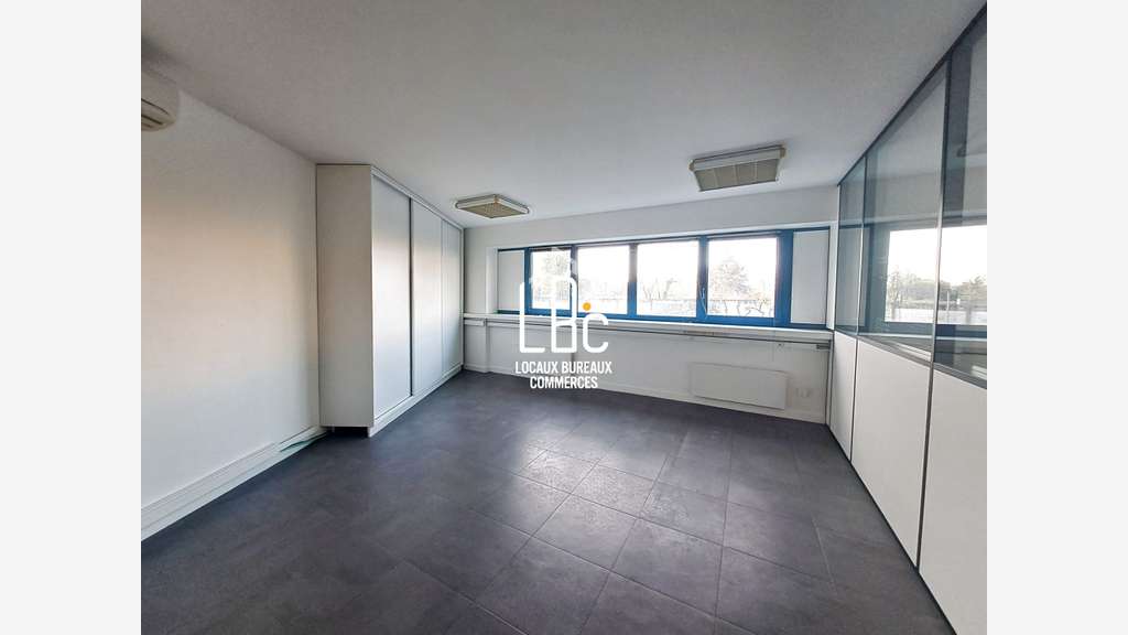 A louer espace de bureaux 102m² R+1 à Rezé