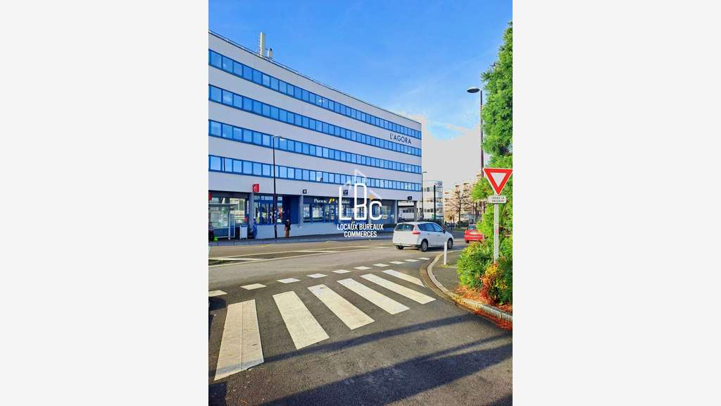 A louer espace de bureaux 102m² R+1 à Rezé
