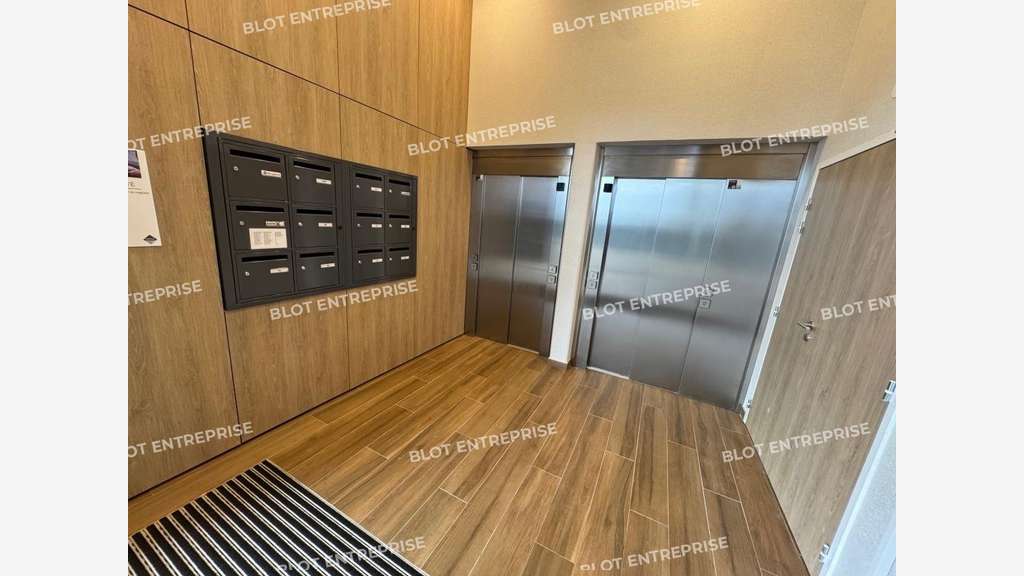 A louer bureaux neufs divisibles Nantes Sud