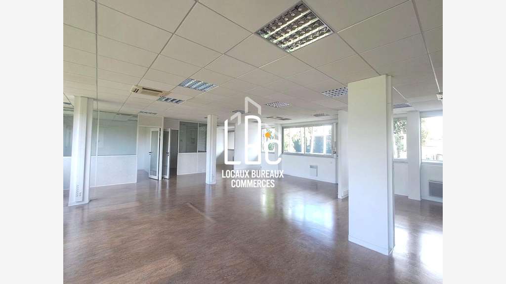 A louer bureau 170m² excellent état à Rezé
