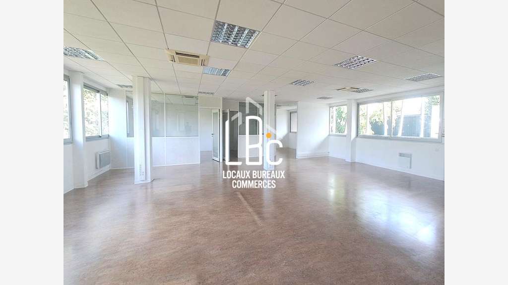 A louer bureau 170m² excellent état à Rezé