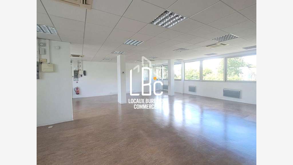 A louer bureau 170m² excellent état à Rezé