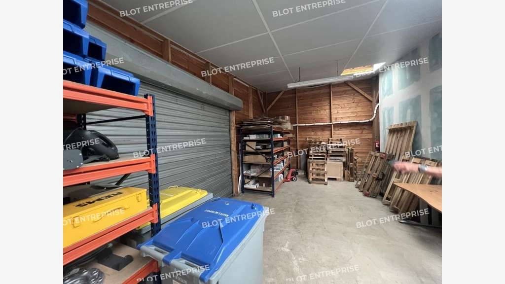 A louer bâtiment indépendant bureaux 240m² à Rezé