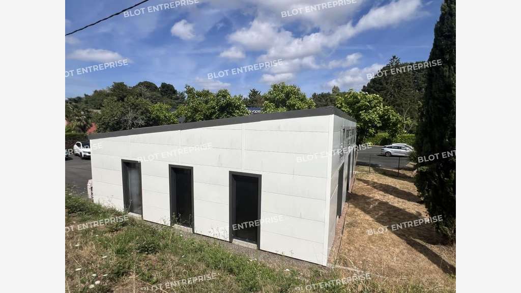 A louer bâtiment indépendant bureaux 240m² à Rezé