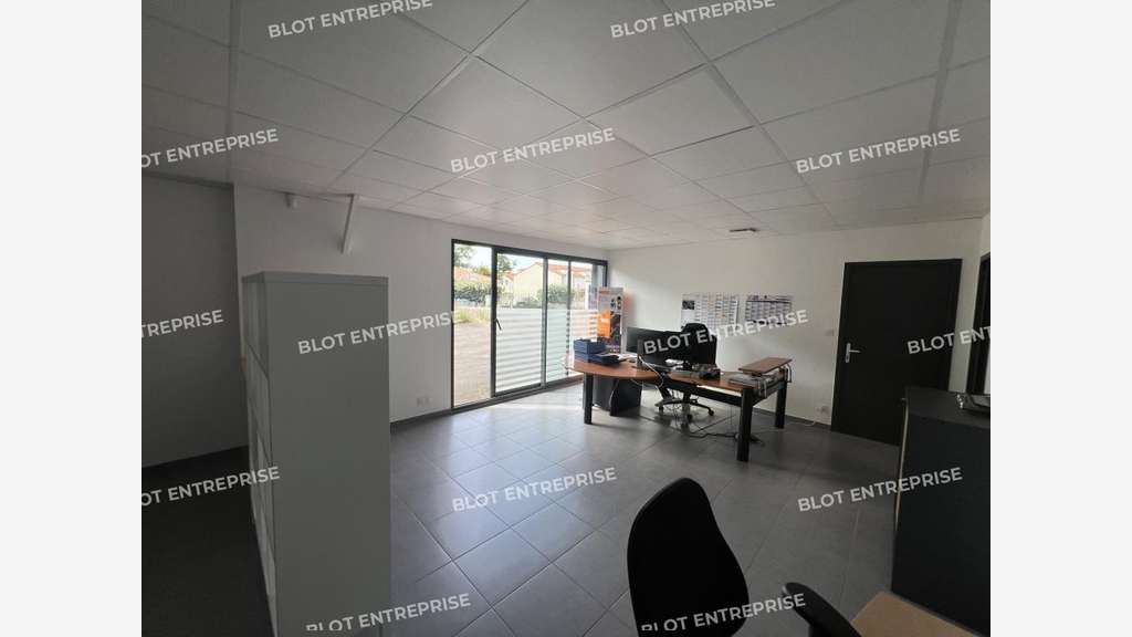 A louer bâtiment indépendant bureaux 240m² à Rezé