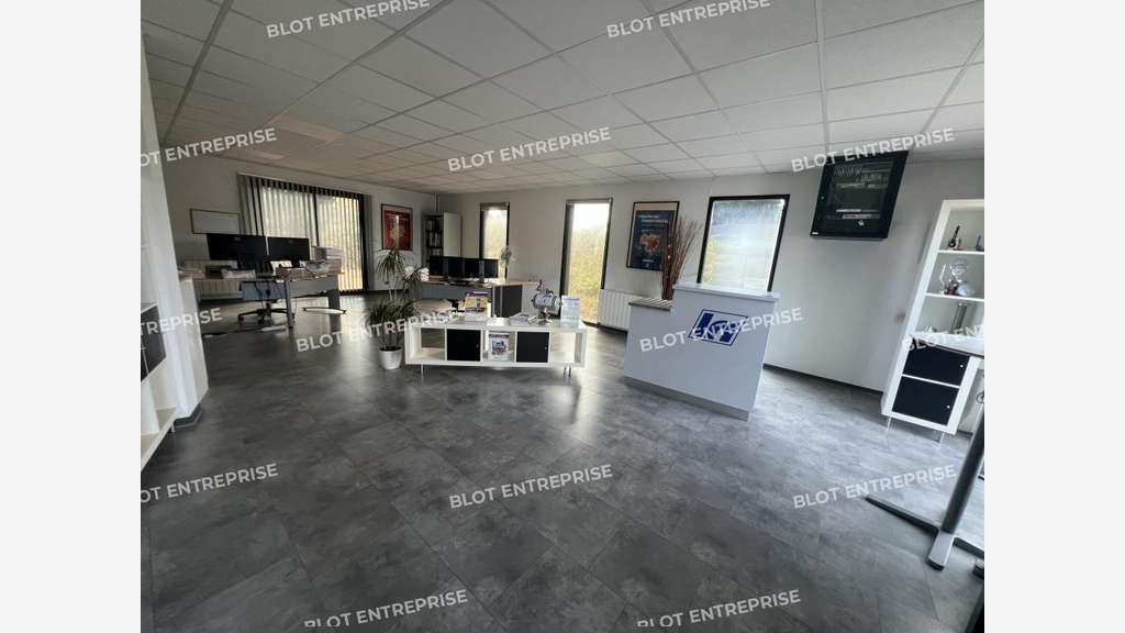 A louer bâtiment indépendant bureaux 240m² à Rezé