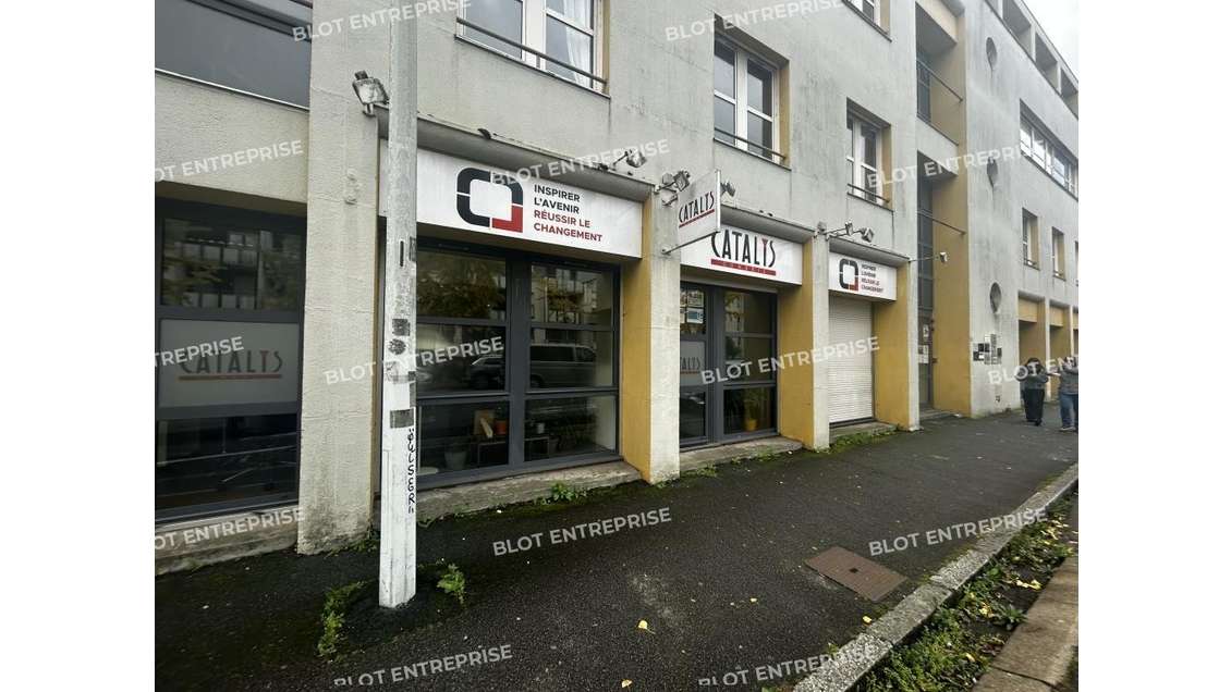 A vendre à louer bureaux 155m² à Rezé