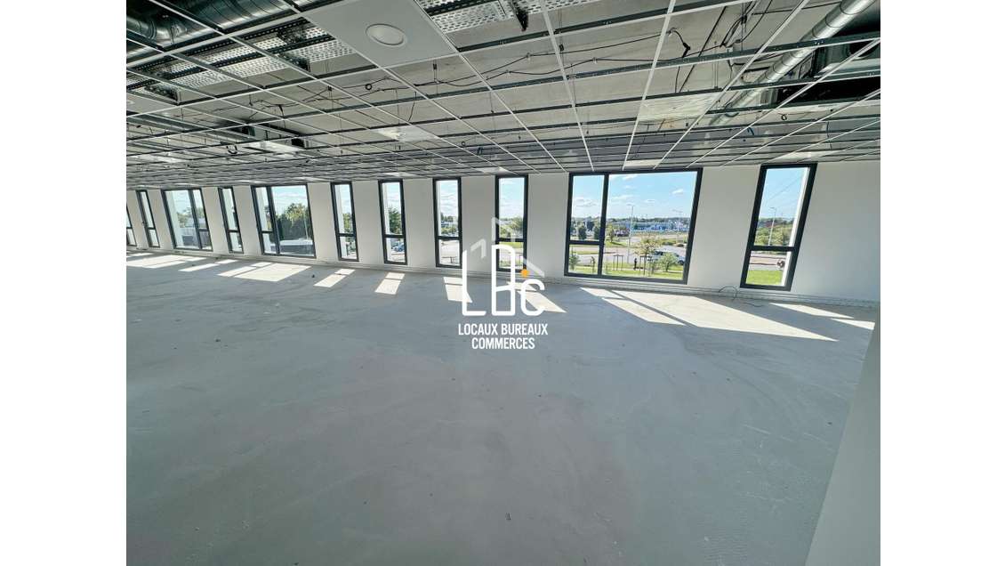 Plateau de bureaux neuf de 370m² à louer à Rezé 