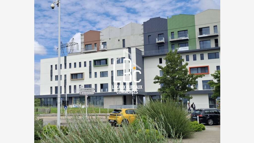Plateau de bureaux neuf de 320m² à louer à Rezé