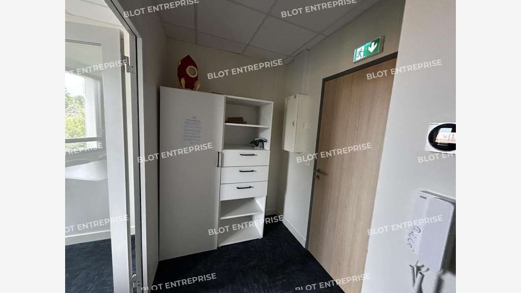 A louer bureaux récents 69m² empl stratégique Rezé