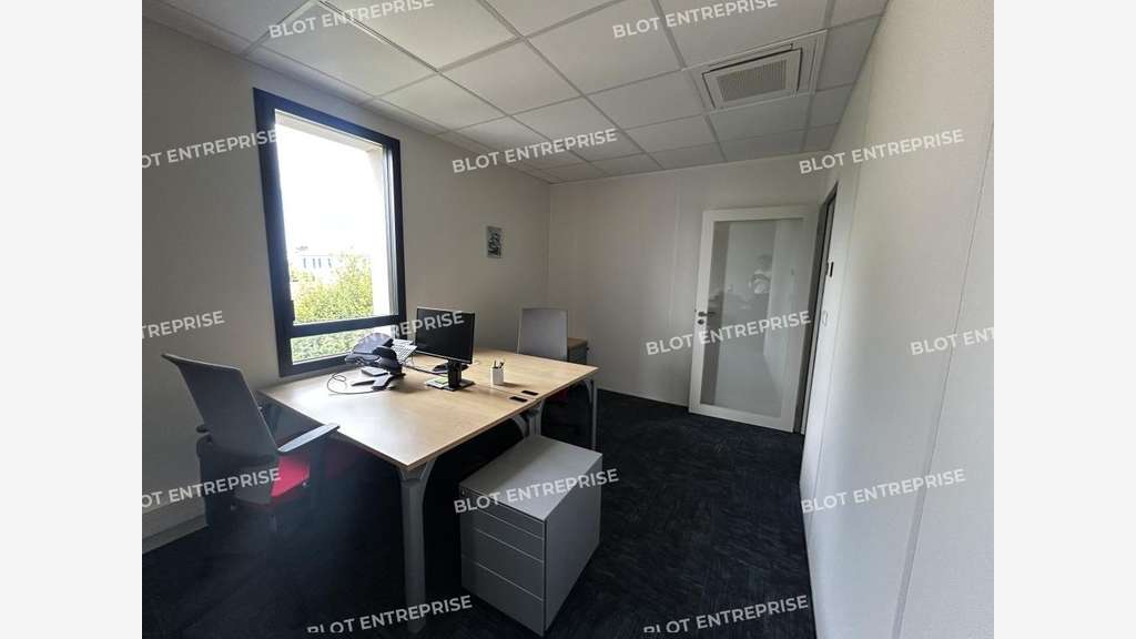 A louer bureaux récents 69m² empl stratégique Rezé
