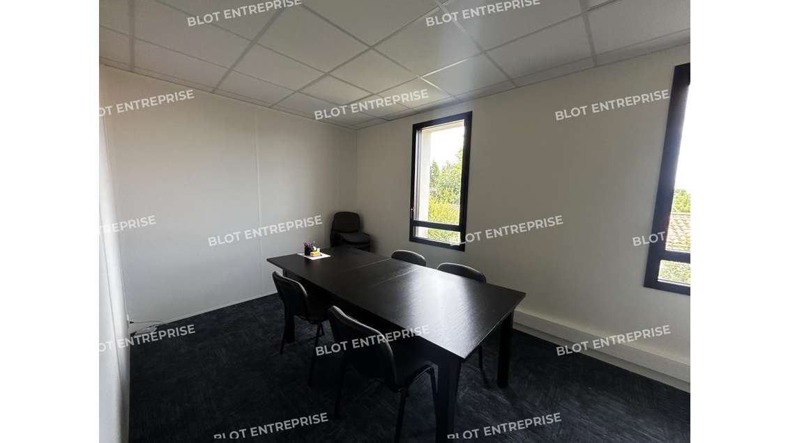 A louer bureaux récents 69m² empl stratégique Rezé