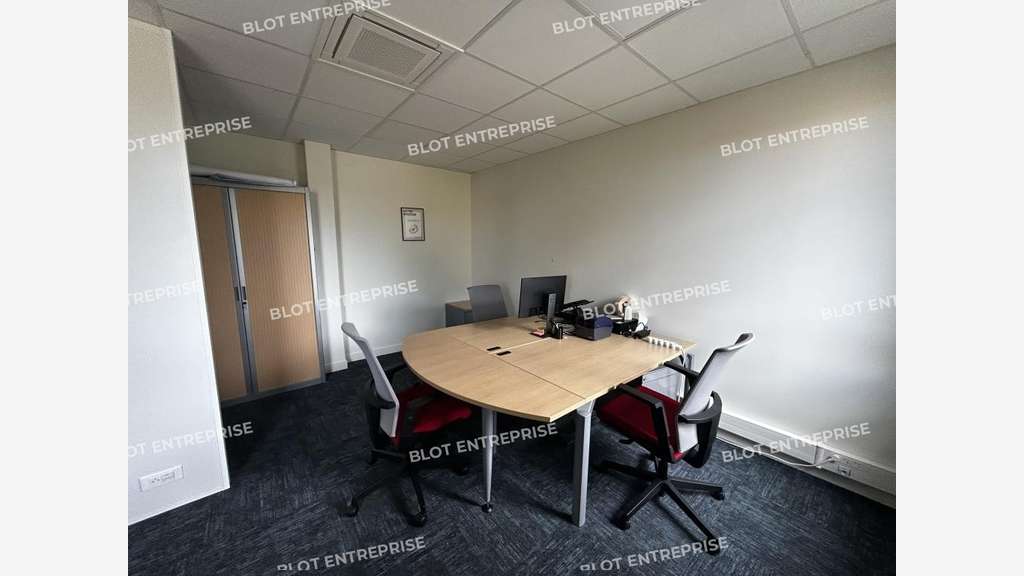 A louer bureaux récents 69m² empl stratégique Rezé