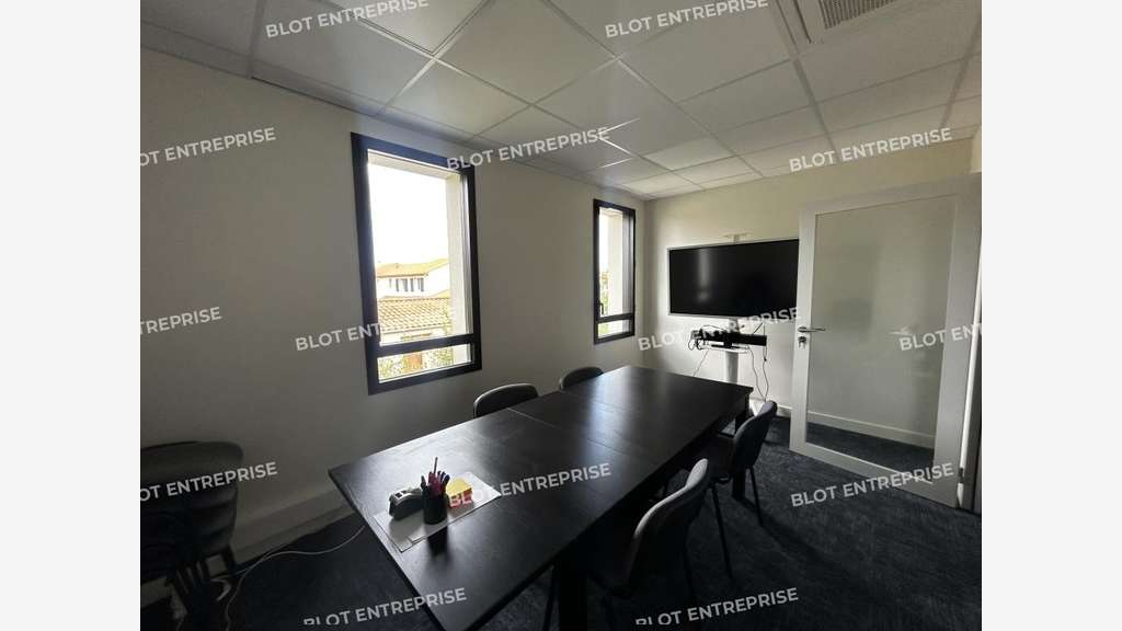 A louer bureaux récents 69m² empl stratégique Rezé