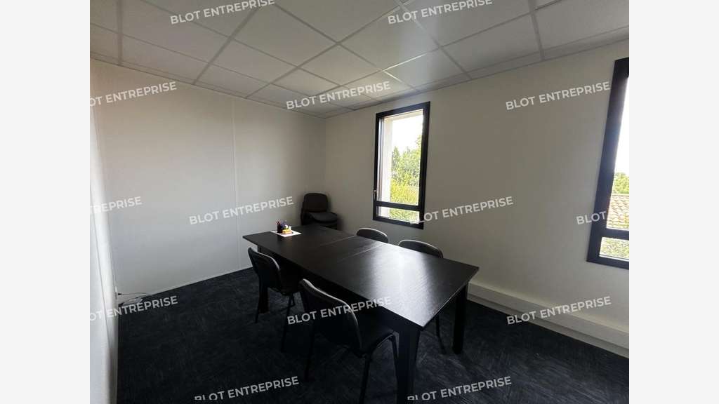 A louer bureaux récents 69m² empl stratégique Rezé