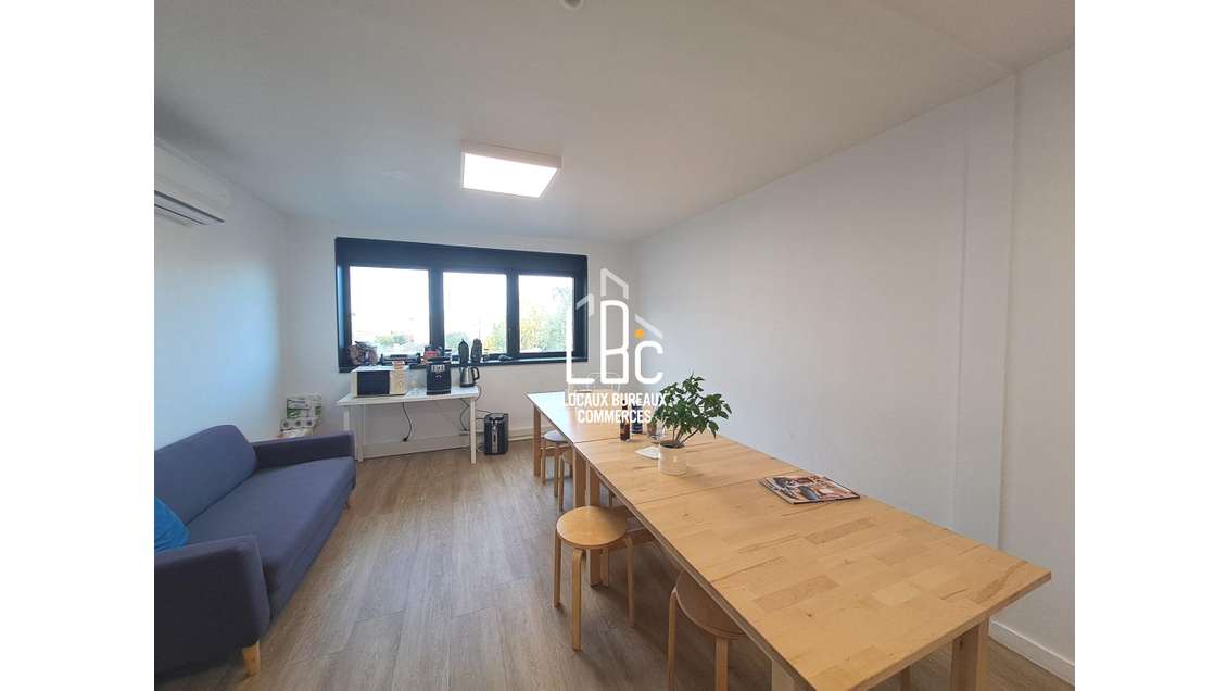 A louer bureaux 122m² R+1 axe passant à Rezé