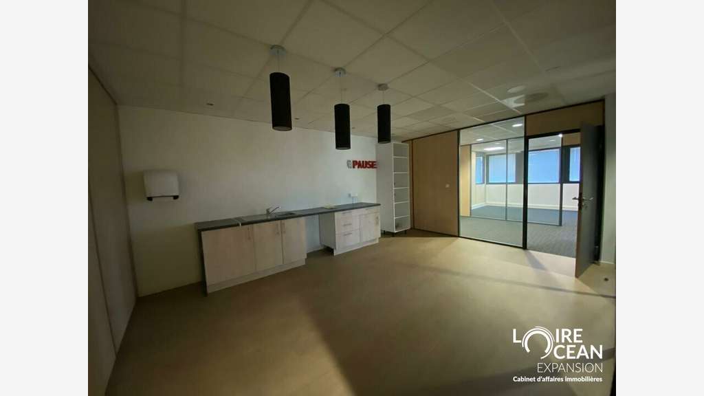 Opportunité bureaux 430m² à louer à Rezé