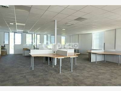 Bureaux de 600m² à louer en R+1 à Rillieux la Pape