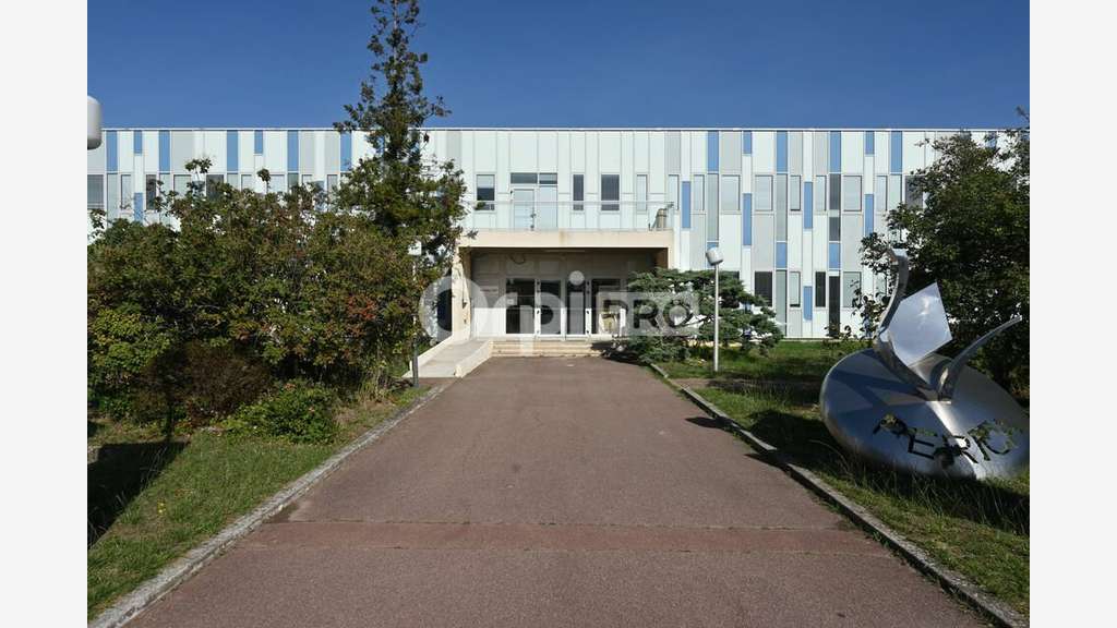 Bureaux de 600m² à louer en R+1 à Rillieux la Pape