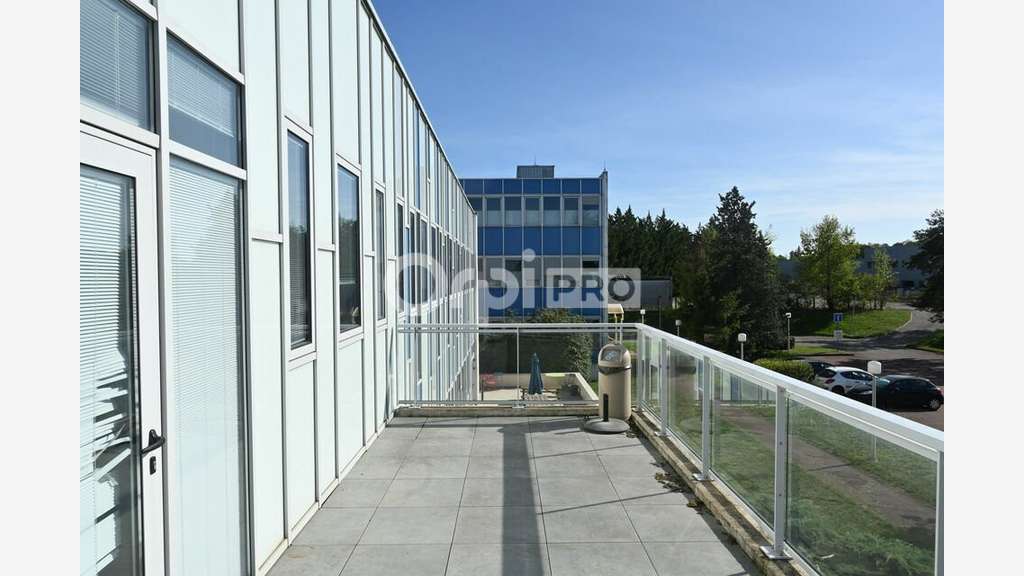 Bureaux de 600m² à louer en R+1 à Rillieux la Pape
