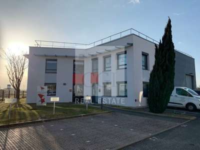 A louer bureaux 334m² à Rillieux-la-Pape