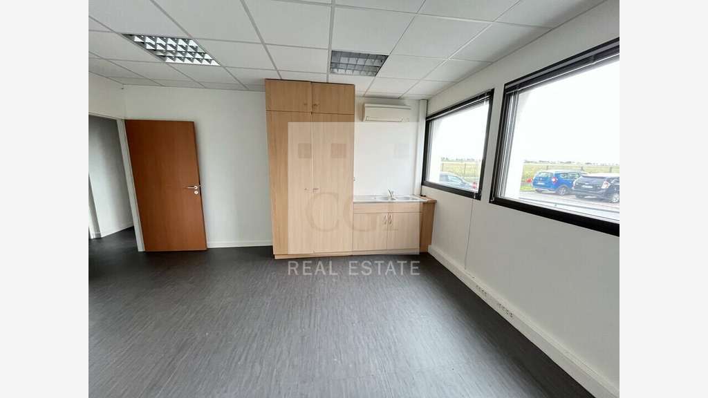 A louer bureaux 334m² à Rillieux-la-Pape