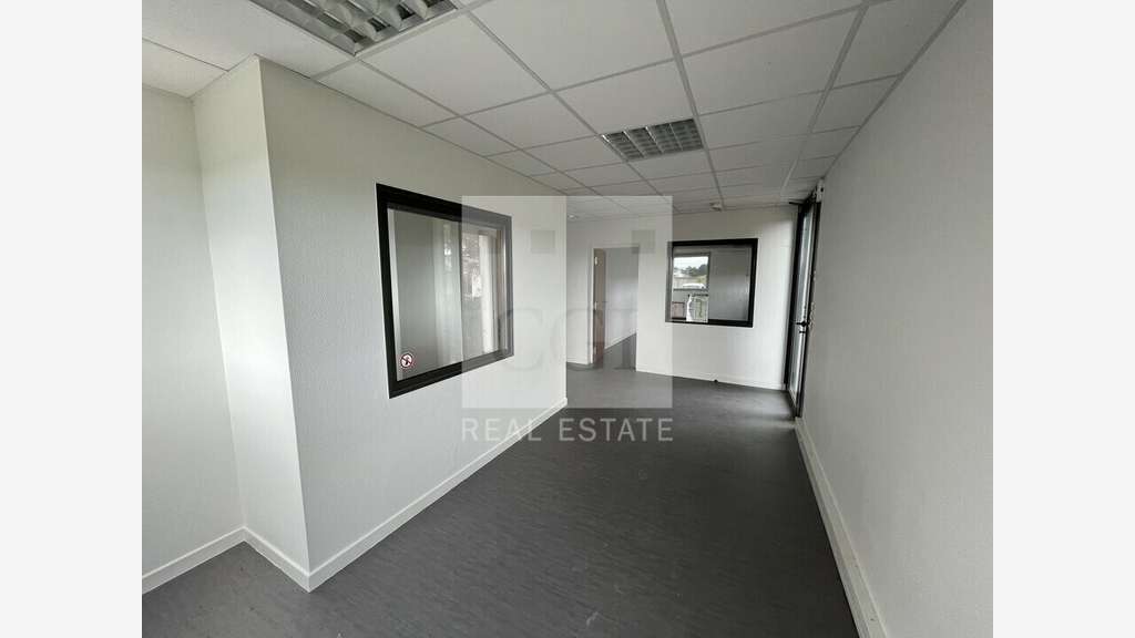 A louer bureaux 334m² à Rillieux-la-Pape